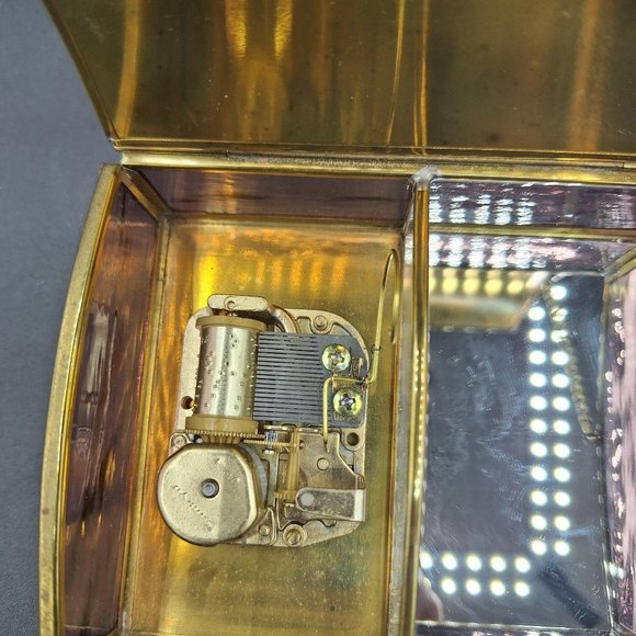 VINTAGE VIA VERMONT LTD GLASS & BRASS GIRL FLOWERS BIRD MUSIC JEWELRY BOX - Picture 11 of 14